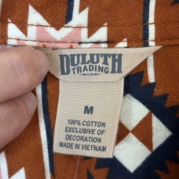NWT Duluth Trading Co Women's Free Swingin' Flannel Shirt - Aztec brown - Med - Picture 7 of 9